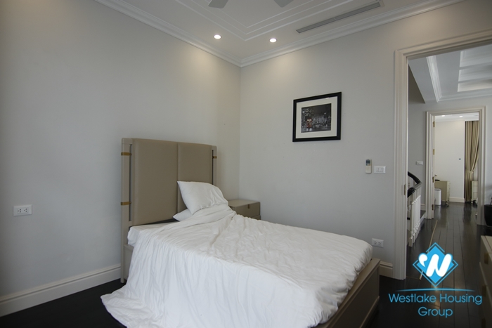 Adjacent villa for rent, equipped with modern furniture for rent in Vinhome Harmony Long Bien